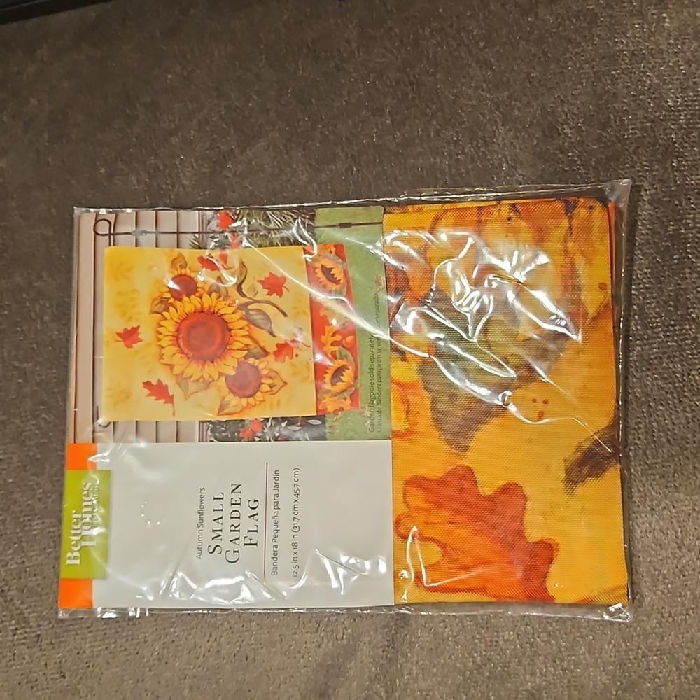 NIB Better Homes and Gardens Autumn Flag